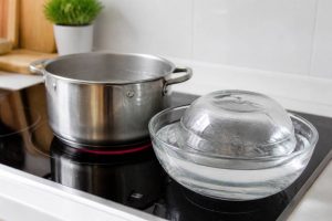 Comment faire de l'eau déminéralisée à la maison : méthodes et solutions efficaces